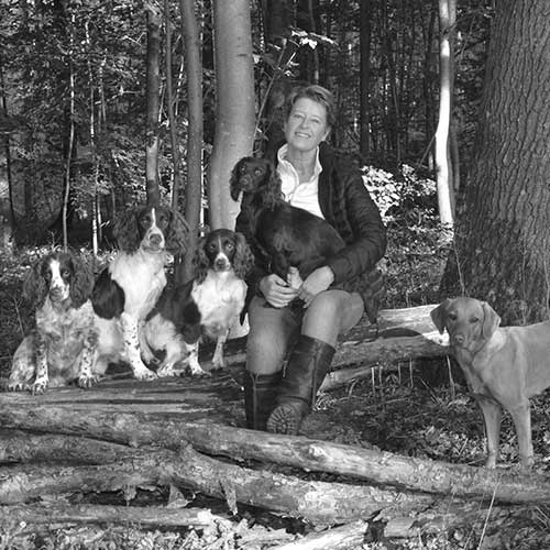 Irene Jarnved med sine hunde